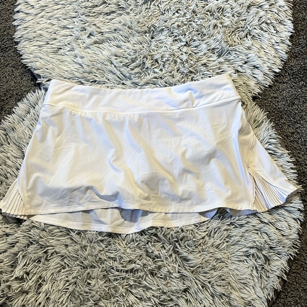 Lululemon white tennis skirt size 14